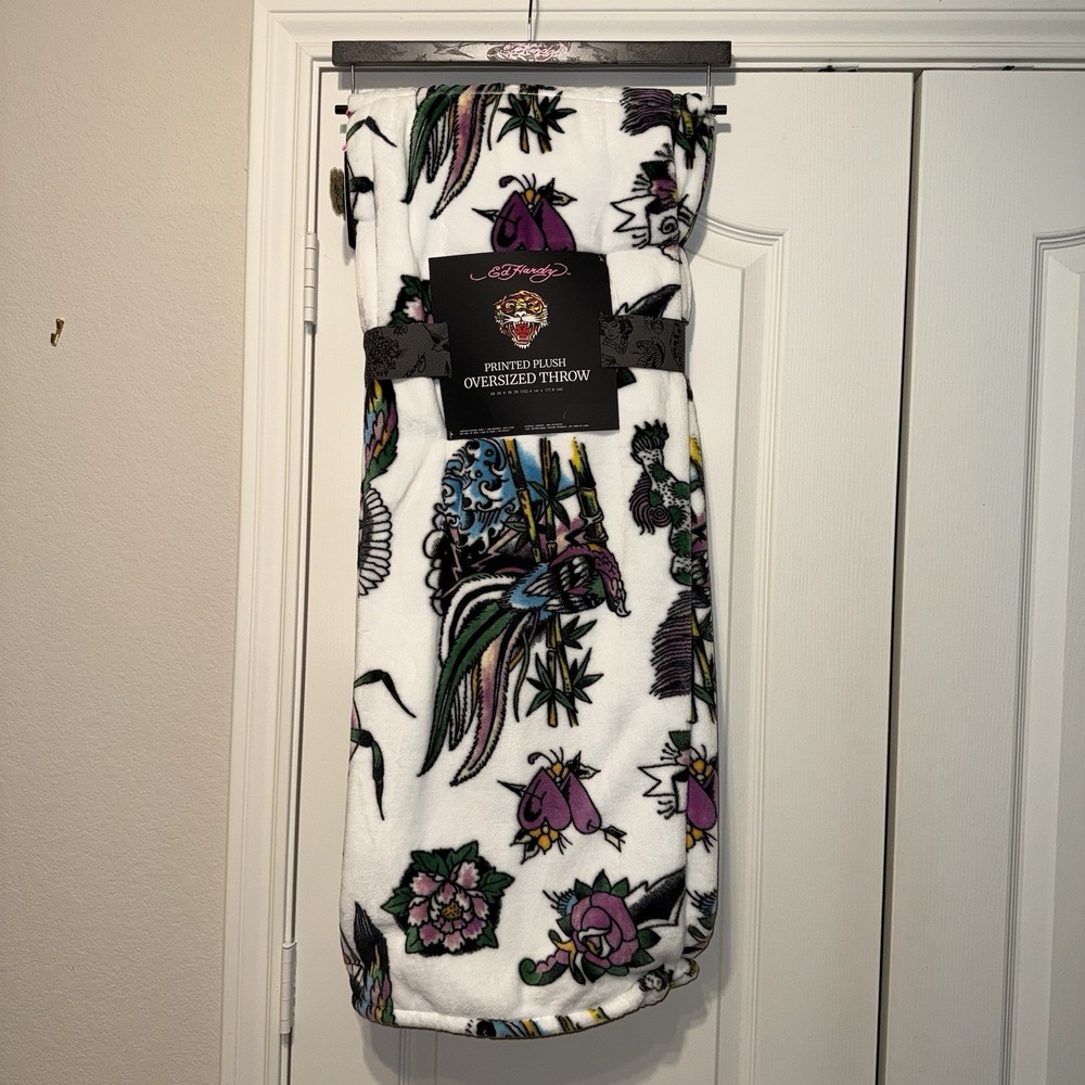 NWT Ed Hardy Printed Plush Oversized Throw White 60x70 Skull Rose Tattoo Blanket